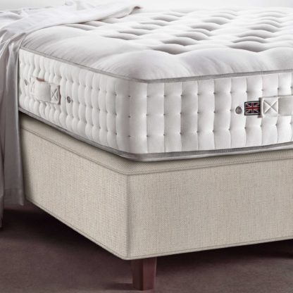 6637d94b55e9c382e72d8c92cf98fbe0f3ac93bcf8494b4e843855f78b0bc110.jpg An Image of Vispring Regal Superb