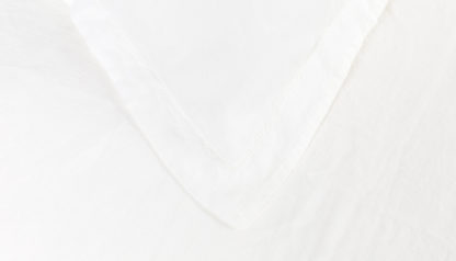 7e672017d750ab5366555fe94a7266466b12df1872ae2fa65b2ee2ad8424530b.jpg An Image of Heal's Washed Linen White Double Duvet Cover