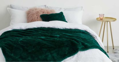 da959878ac3a761a3158e7a2f92c488e71adb5cd44c4d534f885b4400e75c56b.jpg An Image of Chevron Luxury Faux Fur Throw, 130 x 170cm, Peacock Green