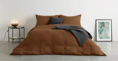 05724a796a04ee0a7b6b7059818dc7aa0fce1bcb961578daa225cf09dc4c0042.jpg An Image of Brisa 100% Linen Duvet Cover + 2 Pillowcases Double, Mocha