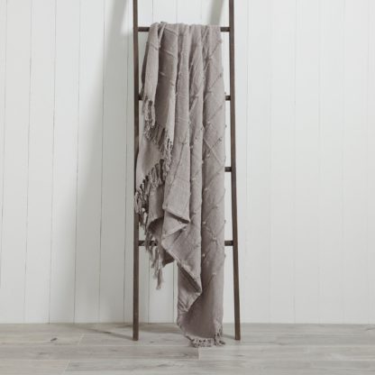 0deb4c30bf47562a22126b64d78a16957a9eac17efe5ebbe8ea643de21ccfda9-1.jpg An Image of Motti 140cm x 180cm Throw Blush