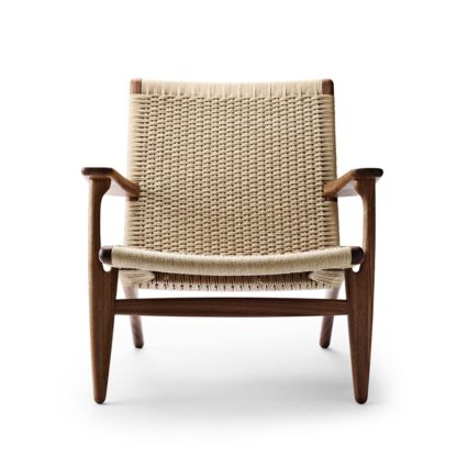 4b2d3932993c27717e44e024a3fecd855ccfb77c81f2c347fd4459b6e77cfbe8.jpg An Image of Carl Hansen & Søn CH25 armchair Oak Oil / Natural cord