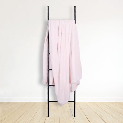 57f39ecf9ec569ad2159fc42563cd2d706370dee8dfcb6faa0b994168af00557-1.jpg An Image of Soft Fleece 230cm x 255cm Throw Blue