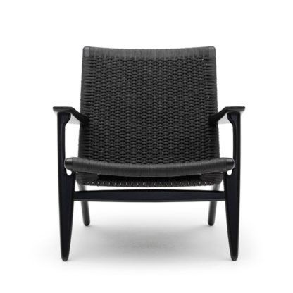 5a2602445e1e2879c2ccdf332671b10820dd6fb7b6776d799801a4a792bc6905.jpg An Image of Carl Hansen & Søn CH25 armchair Oak Oil / Natural cord