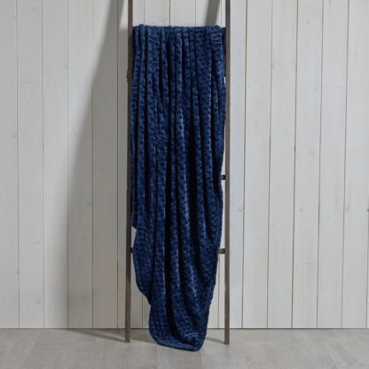 634427e41be062a46d5cbb7dde877a048cc4005230a83a7c13bfcd47dff11081-1.jpg An Image of Willow Recycled 130cm x 180cm Throw Navy