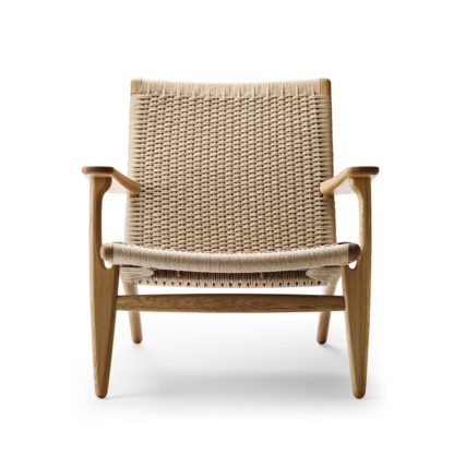 669f655752aed32685fc5f2e04ac83a768eb35a38e03cebb564d90c58d5d2d48.jpg An Image of Carl Hansen & Søn CH25 armchair Oak Oil / Natural cord