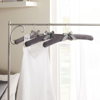 99ba42d02269ddd7bd5913f533f6ac87a5d77811741c0e860fd13d0df55bacbb-1.jpg An Image of Set of 3 Luxe Grey Velvet Hangers Grey