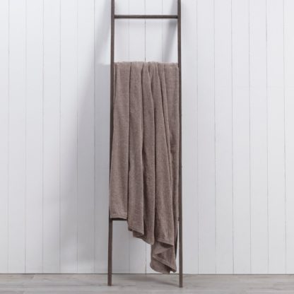 ad775b2963641de2d66fc4556f7ce2f8b4bad81f879668cdd0efe9dc13a70a27-1.jpg An Image of Chenille 230x230cm Throw Grey