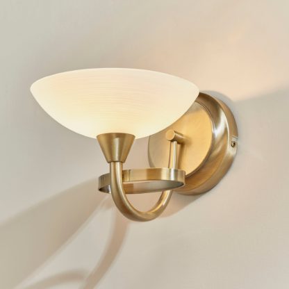b43cd54e192ebc011f465f15f4ecb7bccafb82c267d24eeeb4f4daf89c350985-1.jpg An Image of Endon Cagney Wall Light Brass Brown