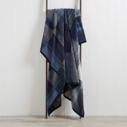 bca8d4340140862e33a7f0a53d1ae5c79cdbb46b52077517a84407ec7c1ad8e1-1.jpg An Image of Thermosoft Navy 150cm x 200cm Blanket Navy (Blue)