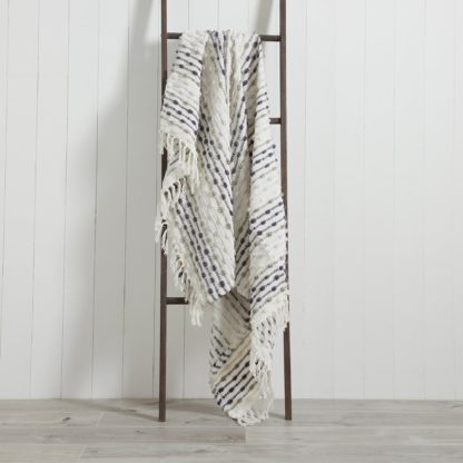 da54a50d989f5393d02cdd3db13adbba039811c3e6da124a458b0dbeb20589d7-1.jpg An Image of Dhadit 130cm x 150cm Throw Blush, Grey and White