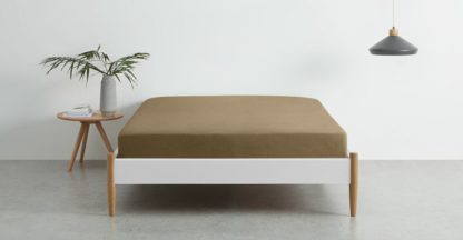 f81fb9df9290b88c0955e9917f2a3928383ccfc59ef1e8c1dbe085186737240f-1.jpg An Image of Brisa 100% Linen Fitted Sheet, King Size, Soft Taupe