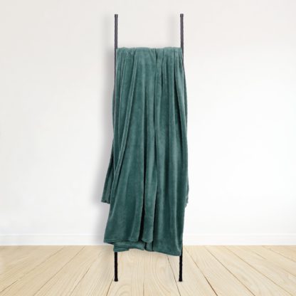 f8c44d1d71e9e4b41151e13b3bf654848d9896a15a0821599ab31654ad1b8256-1.jpg An Image of Soft Fleece 230cm x 255cm Throw Blue