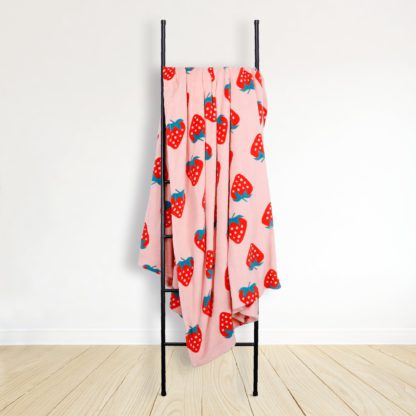 fbbc119c5338224b0b369e0fa295ed6dfe27ba43bcc940c43790680dd0186ac3-1.jpg An Image of Strawberry Fleece 230cm x 255cm Pink Throw Pink, Red and White