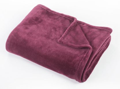 409a3c73ca720de34a1bb8d9c824f517ead1c8fff77cf6690b234be53c0dbe16.jpg An Image of Argos Home Super Soft Fleece Throw - 125x150cm - Berry