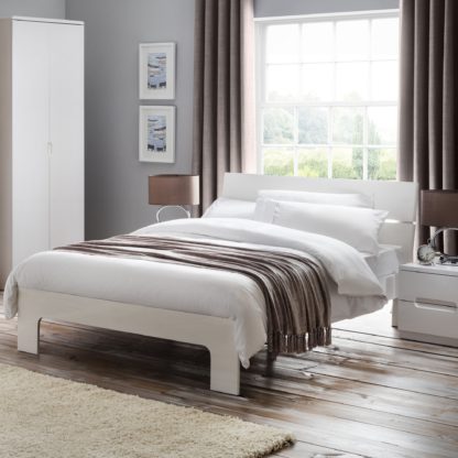 4b51e1a5c4250a496be0184c6fdc5c5e40620edf98ce609e43dfef19c9640068.jpg An Image of Manhattan High Gloss Bed Frame White