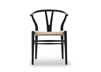 788160895c59132629f8c641c1e3463718de62f397dbd6edd8c12e6d3476da79.jpg An Image of Carl Hansen & Søn CH24 Wishbone Chair Soft White