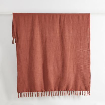 918178960fee7ac88b552beff7f1f7173e43e7c11f216e309ca46b88e84b56e3.jpg An Image of Cotton Slub Throw Grey