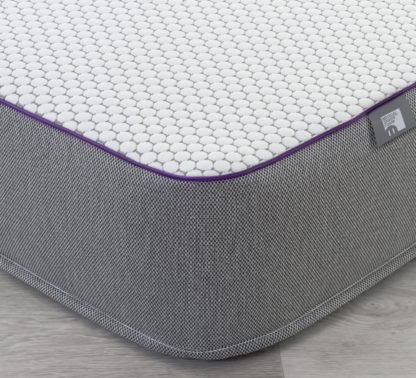 a68d833d10af1147957ff508be883759074c1376540c3e7ca8859056e425960f.jpg An Image of Mammoth Wake Advance Superking Mattress