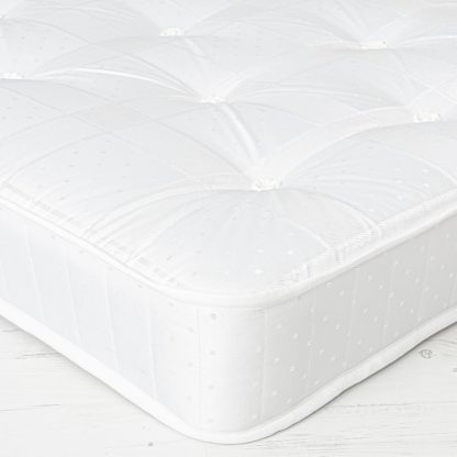 e337c3f611a8817fa0e88759aa08a5423c81616617cf6dd4df244fc56d2d2664.jpg An Image of Argos Home Winslow 600 Pocket Double Mattress