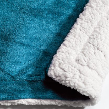 e3ed543b8d24c4f3cd1bc44efbb3db99e7e8de1a3a88fc45e2695ba410692cf1.jpg An Image of Sherpa Teal Throw Blue