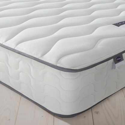 fa6c65a5144dbef602afc8c22e43eb97296defb8858005fdc5df29aab0ef3c5d.jpg An Image of Silentnight Middleton 800 Pocket Comfort Single Mattress