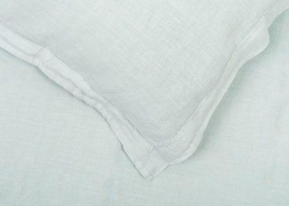 9cc7ec15ed794ddbe7c8390595d87890f98310558c731e041f4b24b5ceeed45f.jpg An Image of Heal's Washed Linen Mint Fitted Sheet King