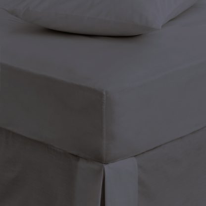 a54fb96b19b946e0168ac36ad15c65ba7803e3c3bdf6b8e1d7ba8f9a9fafe207.jpg An Image of Hotel Wenden 400 Thread Count Cotton Fitted Sheet White