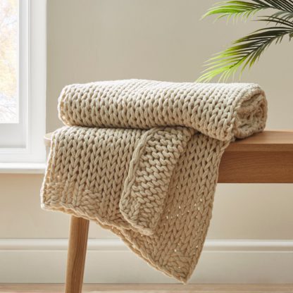 5d109419b70020a4ed53d02473858d9a1dc815b5140c0982c0b8694a85445478.jpg An Image of Chunky Knit White Throw White