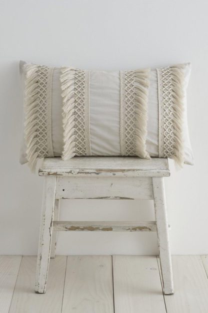 8260a019ae3d8409c810d134b599b6eeee5469521ffac8a7e8ca4a540ef882d5.jpg An Image of Izmir Tassel Cushion