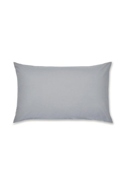 d788541a0119169b9a96985066c9c507774ef380f8971b4f4f241047d6390ee8.jpg An Image of Easycare Non Iron Standard Pillowcase Pair