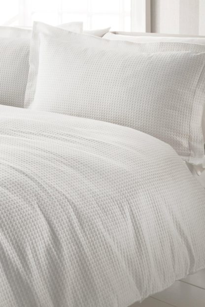 e39c5ffe770e5f63d202f05a2145ee612ec71e4e3ebd480b0c76c8eb6c89e3b2.jpg An Image of Waffle King Duvet Set
