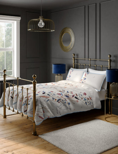 efced5b5759b9783265fea4d7d1b0f20d92c3754ae72205da17798302d1d938e.jpg An Image of M&S Pure Cotton Wild Floral Bedding Set