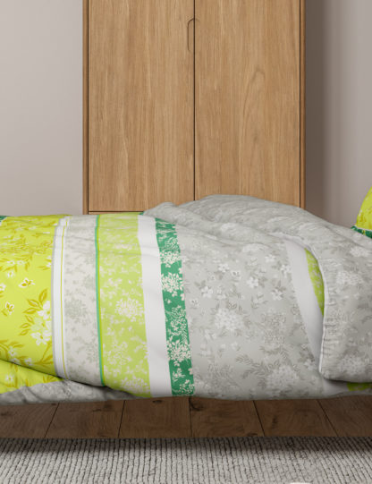 3acb71ca27989376f280154c24c45785b1d9d33189582973df531f5c9517d924-2.jpg An Image of M&S Cotton Rich Striped Floral Bedding Set