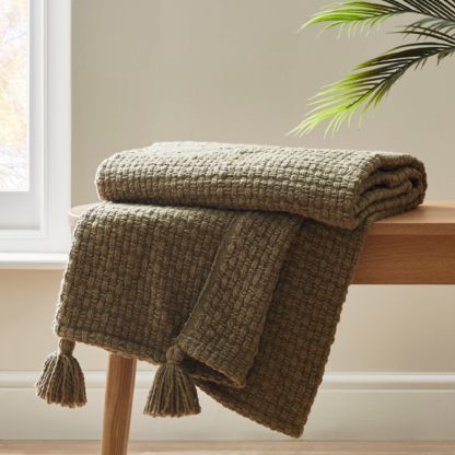 7b39107cd589317f1d78c12636e93c3bf12f32d191cb399dc87a047e0ae1c4b0.jpg An Image of Ludlow Olive Throw Olive (Green)
