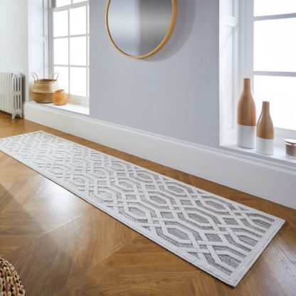 86b12f0510507b8f1e1c9c29e893a855cc464e966423138290d02e4f99daf5a6.jpg An Image of Mondo Geometric Runner Brown