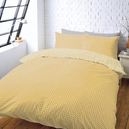 97a9c45904fdc372ac65e29f64d32537ba3bde9f6e7be2c6ed95947e73444a05.jpg An Image of House Beautiful Large Geo Print Bedding Set - Double