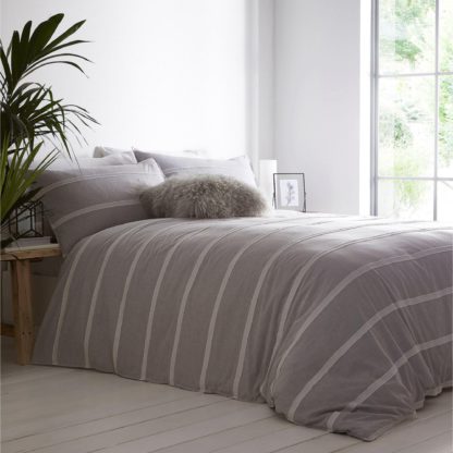 ae38fa78fd4ee68be32c7cd7a4c75eb9378a8b3d90f1d5a8e6150ce40a450464.jpg An Image of Senja Double Duvet Set