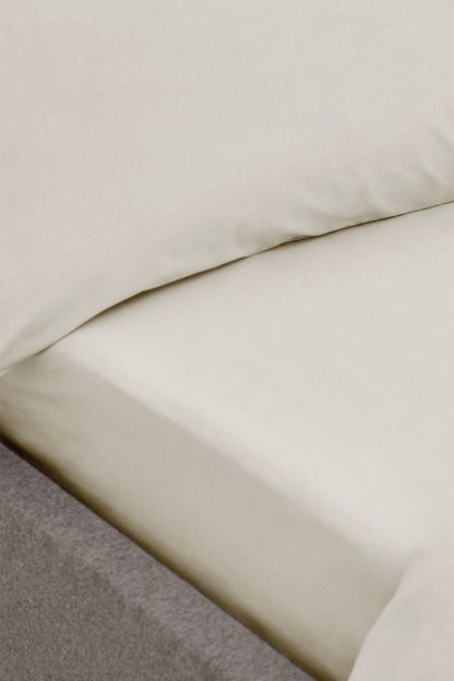 b7a24feba3a6b494f7a0742e80ac8ca2c2d17a74dd50073888dbf11b5c63a6c2-1.jpg An Image of 200tc Organic Cotton King Fitted Sheet