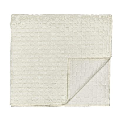 bcdb9094c84a38b5e34efe313a6da8d386c981ea05de43099417b15d579712b2.jpg An Image of Helena Springfield Cassie Bedspread 260x265cm