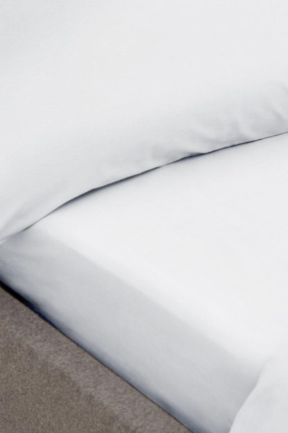c4e1c4345c97280f6a9c082cb68cd557500a715562f85c651c647f49b445931f-1.jpg An Image of 200tc Organic Cotton King Fitted Sheet