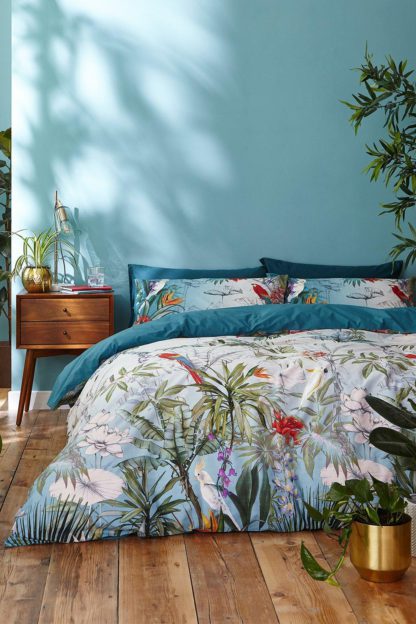 ee8b8d7e87ff344d856ea884e523000981f0c9b094855dc34ed8674c4c0b92d3.jpg An Image of Paradise Super King Duvet Set