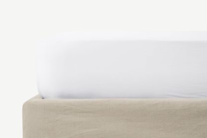 25af37ecc3ecbd3b10197d8150c9e15bee5c6d4c4ac095b28a47c76ea47be3c8-1.jpg An Image of Hylia Washed Cotton Satin Fitted Sheet, King, White