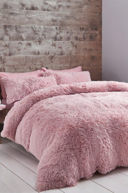 3f676a89124225345c1ac5d3267d78fc0c3ddaf5ab14aa191a44a690ca317e44.jpg An Image of Cuddly King Duvet Set