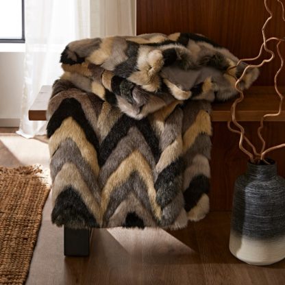 5183052c4c1c385036eb8ad75c9d148bb016ee0e7c194a0baea0b319b1047eee.jpg An Image of Eska Monochrome Throw Black and white