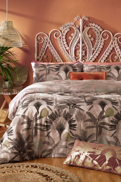 921a4eaeeb5d7582a22236ae0fe7c18a2acd11340988df441286b5721ba4000c.jpg An Image of Malaysian Palm Single Duvet Set