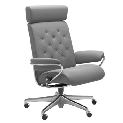 95a9ac99bee6e791f81981955150a1bb0d6b33580e06b8c62d3a425a721a4d42.jpg An Image of Stressless Metro Offfice Chair With Adjustable Headrest