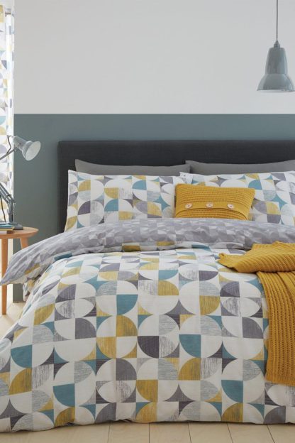 b3fa7b2995e683484b0201ceb0cd877e6871b92e648c67b5430815807f3802af.jpg An Image of Retro Single Duvet Set