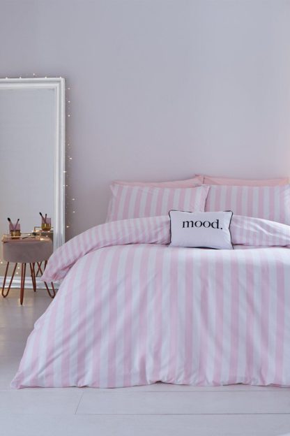 c9d00db141034d0fa08635936d5d5d2547f2a536a3eab0786fe3e1584314a104.jpg An Image of Stripe Tease Single Duvet Set