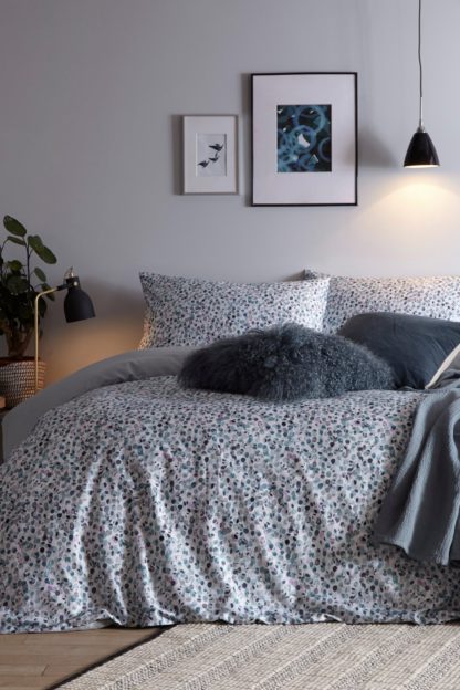 d05492676dba2f014bb1703ae0002659cb09e988d39effc72a57935f2deb4e41.jpg An Image of Matilde King Duvet Set